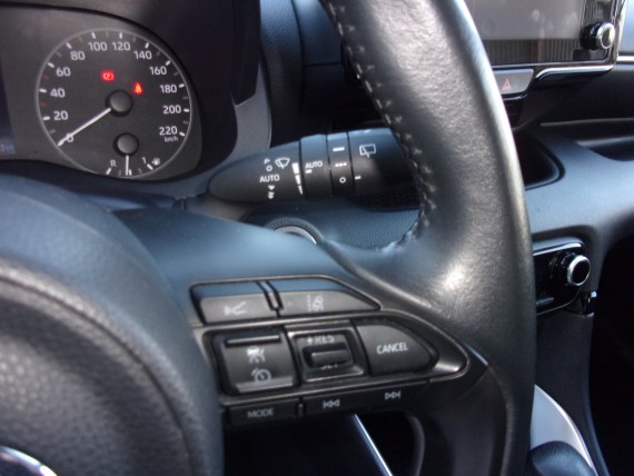 TOYOTA Yaris TOYOTA YARIS-007.jpg